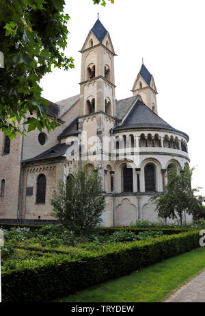 La Basilica di San Castor è la chiesa più antica di Coblenza dello stato tedesco della Renania Palatinato. Si trova vicino al Deutsches Eck. Foto Stock