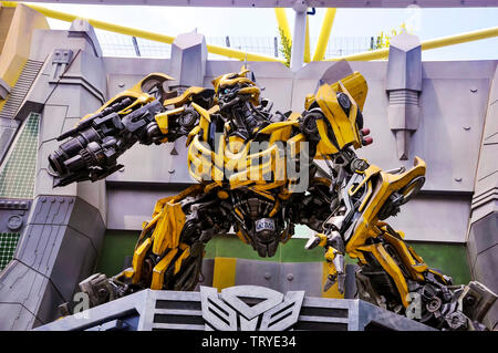 Singapore, 3rd, ottobre 2015. Il modello di trasformatore Bumblebee in Universal Studios di Singapore. Foto Stock