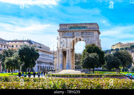 Genova, Italia - 9 Marzo 2019: Piazza Vittoria con Vittoria Arch a Genova, Italia Foto Stock