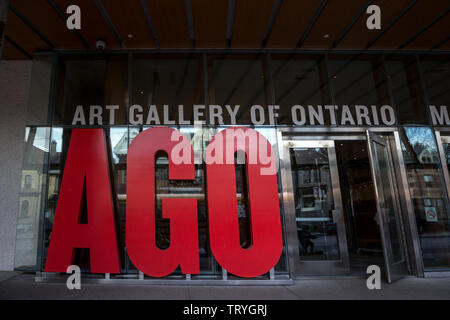 TORONTO, Canada - 14 novembre 2018: Galleria d'Arte di Ontario ingresso con la sua iconica fa segno. Essa è il principale museo d'Arte di Toronto, e turistica l Foto Stock