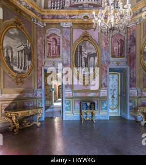 Stupinigi, Italia - 28 Maggio 2019: nel Castello di Stupinigi, una delle residenze reali (siti del Patrimonio Mondiale) che circondano Torino. Foto Stock