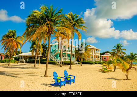 Little Cayman, Isole Cayman, Nov 2018, colorati edifici in stile caraibico su South Hole Sound Foto Stock