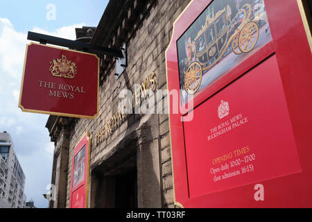 Il Royal Mews a Buckingham Palace di Londra, Inghilterra, Regno Unito. Foto Stock