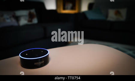 Amazon Eco Dot Foto Stock
