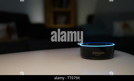 Amazon Eco Dot Foto Stock