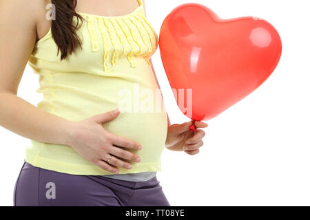 Donna incinta holding palloncino rosso isolato su bianco Foto Stock