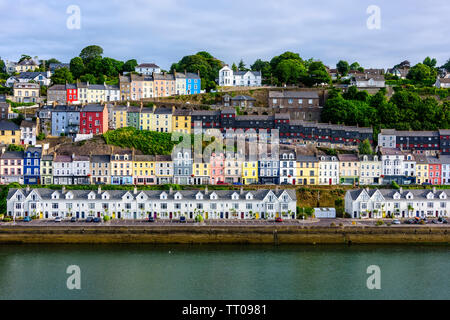 Pittoresco villaggio e porto di Cobh, nella contea di Cork, Irlanda. Foto Stock