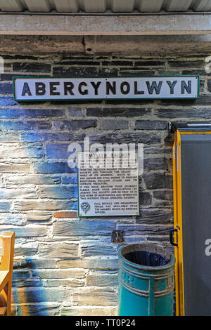 Stazione Abergynolwyn segno sulla Talyllyn Railway, la prima ferrovia conservati nel mondo, corre da Tywyn di Nant Gwernol, Gwynedd, Wales, Regno Unito Foto Stock