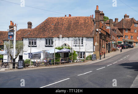 Il Vitigno public house in High Street di Goudhurst village, Kent Foto Stock