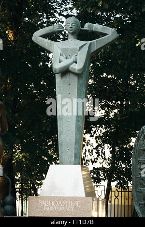 Mosca, Russia - Luglio 24, 2008: i bambini sono le vittime delle morse di adulto è un gruppo di sculture in bronzo creato dall artista russo Mihail Chemiakin. Th Foto Stock