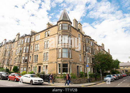 Angolo di casamento e le strade del quartiere vittoriano di Morningside, Edimburgo, Scozia, Regno Unito Foto Stock