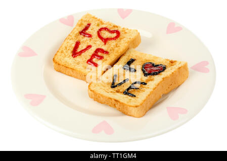 Deliziosi toast con marmellata sulla piastra isolata su bianco Foto Stock