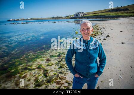 Foto Copyright Chris Watt Tel - 07887 554 193 info@chriswatt.com www.chriswatt.com autore Ann Cleeves in Shetland Scozia Scotland Foto Stock