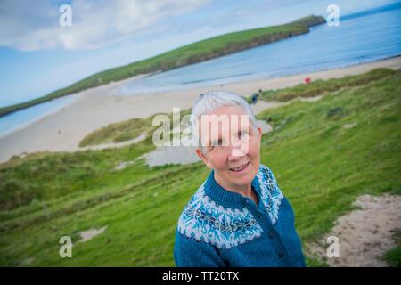 Foto Copyright Chris Watt Tel - 07887 554 193 info@chriswatt.com www.chriswatt.com autore Ann Cleeves in Shetland Scozia Scotland Foto Stock