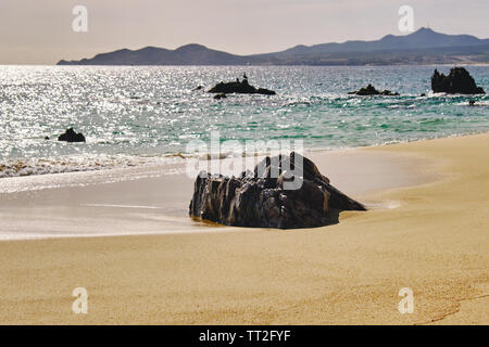 Cabo San Lucas Beach con formazioni rocciose, Baja California Sur, Messico Foto Stock