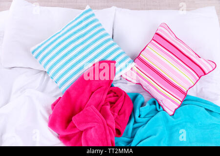 Letto disfatto close up Foto Stock