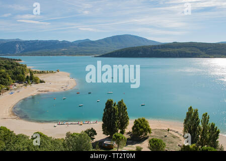 La spiaggia di Sainte Croix del lago del Verdon, Provenza, Francia. Preso da de villaggio di Sainte Croix du Verdon Foto Stock