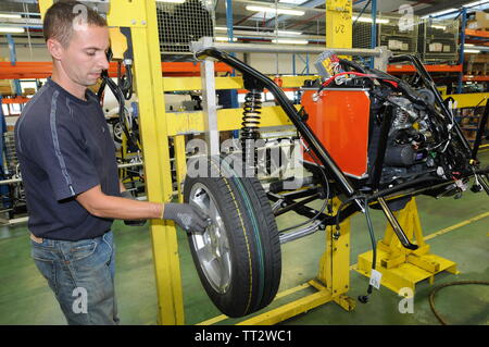 Mega officina, Aixam auto micro tessuto, Chanas, Isere, Francia Foto Stock