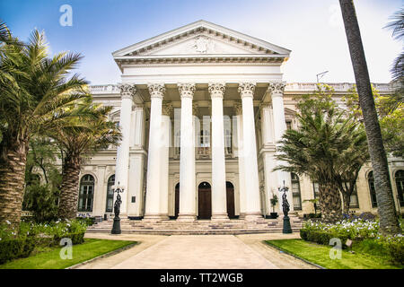 Santiago, Cile - 29 DIC 2018: costruire su plaza de Armas in Santiago de Chile. Santiago de Chile, la capitale e la città più grande del Cile. Foto Stock