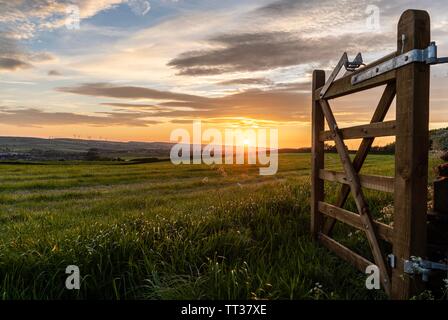 Il tramonto del South Yorkshire hills Foto Stock