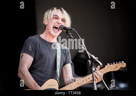 Josh Katz, il chitarrista e cantante americano di rock band Badflower, esecuzione dal vivo sul palco a Firenze rocce festival 2019 a Firenze, Ita Foto Stock