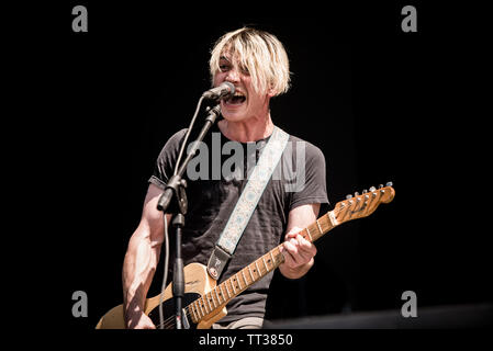 Josh Katz, il chitarrista e cantante americano di rock band Badflower, esecuzione dal vivo sul palco a Firenze rocce festival 2019 a Firenze, Ita Foto Stock