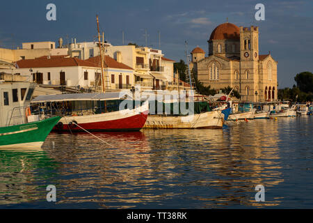 Grecia Isole Saroniche, Egina, Porto nella città di Egina Foto Stock