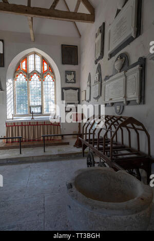 Interno della chiesa di San Leonardo, Sutton Veny, Wiltshire, Inghilterra, Regno Unito - Chiese conservazione fiducia Foto Stock