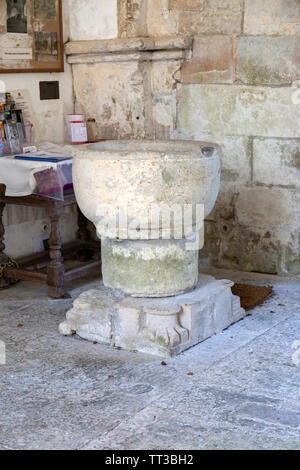 Interno della chiesa di San Leonardo, Sutton Veny, Wiltshire, Inghilterra, Regno Unito - Chiese conservazione fiducia Foto Stock