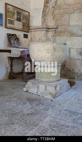 Interno della chiesa di San Leonardo, Sutton Veny, Wiltshire, Inghilterra, Regno Unito - Chiese conservazione fiducia Foto Stock