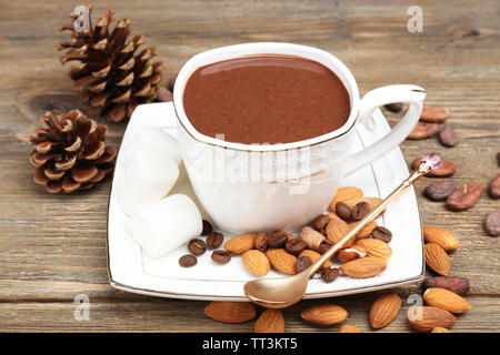 Tazza di cioccolata calda sul tavolo, close up Foto Stock