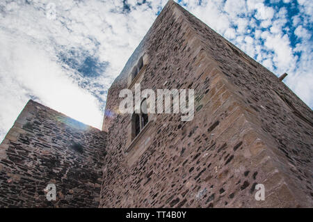 Royal Castle Collioure sotto il cielo blu nel Pyrenees-Orientales, Francia Foto Stock