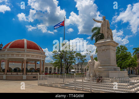 Jose Marti monumento nella plaza principale nel centro della città di Cienfuegos, Cuba, Caraibi Foto Stock