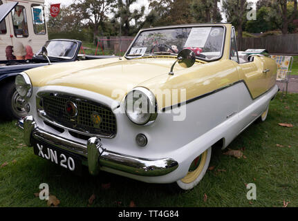 Un 1960 Austin Metropolitan sul display in banchina Green Classic Car soddisfare, parte del 2018 Festival Sandwich Kent Foto Stock