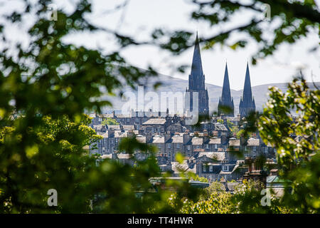 Vista su Edimburgo dal Royal Botanic Garden, Edimburgo, Scozia. Foto Stock