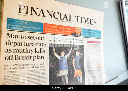 Financial Times front page headline titoli di giornale articolo 'May per impostare la data di partenza come mutiny uccide la Brexit piano " Londra UK 24 Maggio 2019 Foto Stock