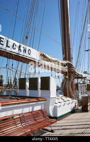 Szczecin, Polonia - 13 Giugno 2019: Ponte della Marina spagnola a vela nave formazione Juan Sebastian de Elcano ormeggiata in Szczecin. Foto Stock