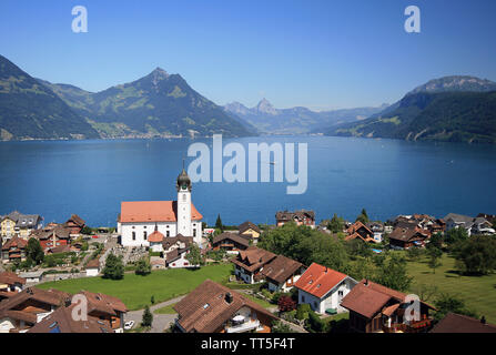 Beckenried chiesa e il Lago di Lucerna, Svizzera Foto Stock