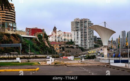 Vista di Vina del Mar, una località costiera città vicino a Valparaiso e Santiago del Cile, Sud America Foto Stock