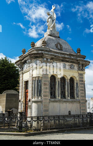 Punta Arenas (Cimitero Cimitero ufficialmente Municipal Sara Braun) è il luogo di sepoltura di molti dei più famosi della città nelle figure. Punta Arenas, Cile. Foto Stock