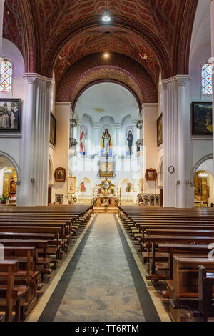 Minsk, Bielorussia - 15 Novembre 2018: Interno della chiesa dei Santi Simone e Helena Foto Stock