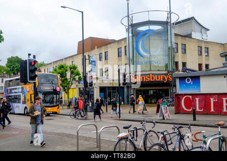 Intorno al Clifton Downs area di Bristol. Sainsburys e il Clifton Down shopping mall Foto Stock