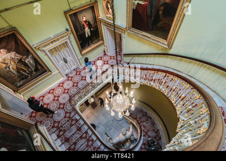 Londra, Regno Unito. Il 15 giugno, 2019. La splendida scalinata in Apsley House @Paolo Quezada-Neiman/Alamy Live News Credito: Paolo Quezada-Neiman/Alamy Live News Credito: Paolo Quezada-Neiman/Alamy Live News Foto Stock