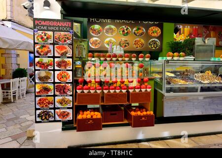 Corfu Old Town,menu foto board,melograno,melagrane,outdoor display,street display,CORFU, ISOLE IONIE,Grecia,isole Grrek,tourist taverna, Foto Stock