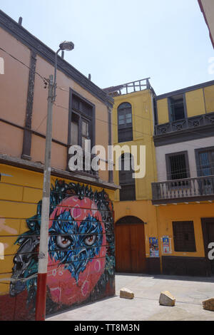Arte Urbana murales nelle strade intorno al monumento del Callao, Lima, Peru Foto Stock