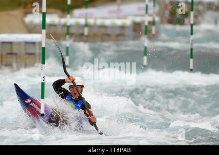 Lee Valley White Water Centre, Hertfordshire, Regno Unito. Il 15 giugno, 2019. una vista generale durante il 2019 ICF Canoa Slalom World Cup, evento di due giorni presso il Lee Valley white water centre di Londra il sabato 15 giugno 2019. pic da Steffan Bowen/Andrew Orchard fotografia sportiva/Alamy Live news Credito: Andrew Orchard fotografia sportiva/Alamy Live News Foto Stock