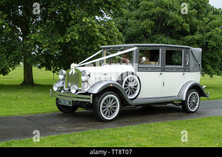 2000 Imperial Viscount Landaulette 2.7TD Bronze auto Wedding Car Foto Stock