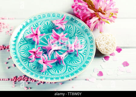 Bellissima spa composizione con fiori di giacinto, close up Foto Stock