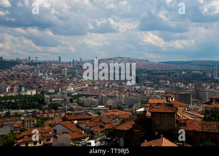 Paesaggio della capitale turca ankara, visto da antico castello di Ankara Foto Stock