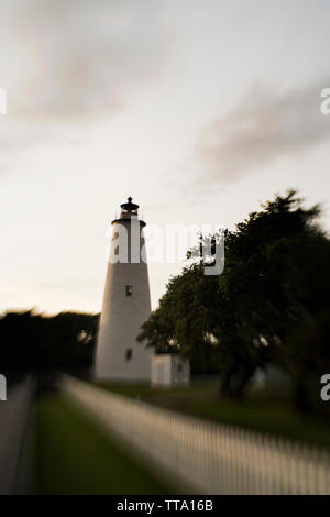 Stati Uniti: Giugno 24, 2015; il funzionamento più antico faro sulla costa orientale sulla vita Ocracoke Island, nella Carolina del Nord. (Foto di Douglas Foto Stock